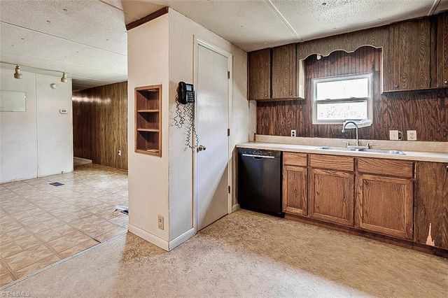 4183 Flinchum Farm Road, Liberty, NC 27298