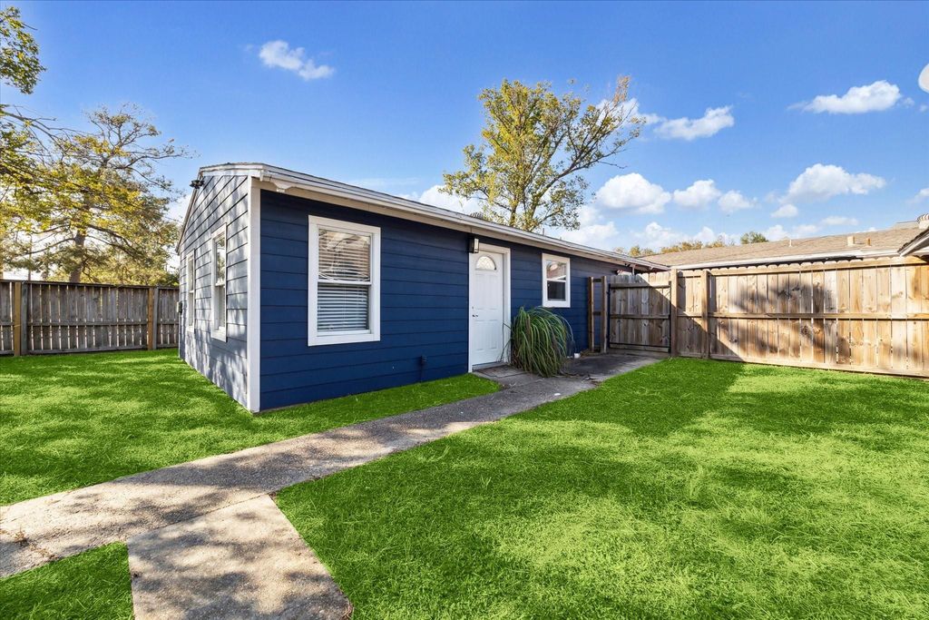 1147 Du Barry Lane B, Houston, TX 77018