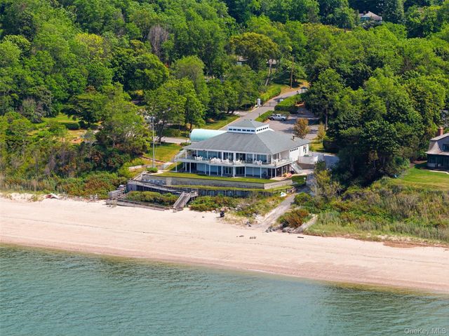7 Thompson Street, Shoreham, NY 11786