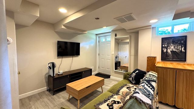 270 Cross St. SF, Winchester, MA 01890