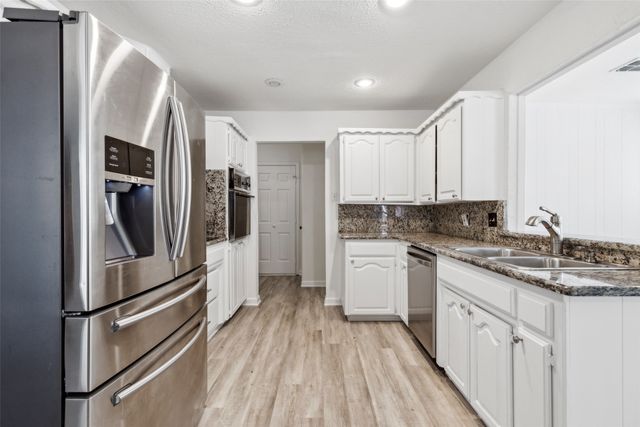 2804 Ridgewood Drive, Hurst, TX 76054