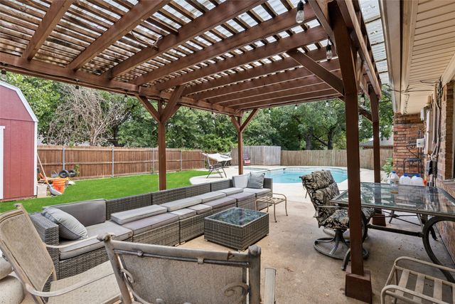 2804 Ridgewood Drive, Hurst, TX 76054