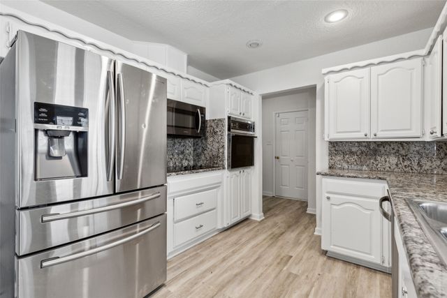 2804 Ridgewood Drive, Hurst, TX 76054
