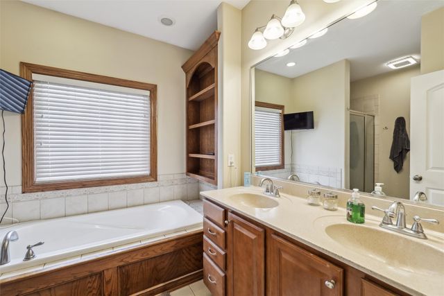 6805 Aubrey Court, Johnston, IA 50131
