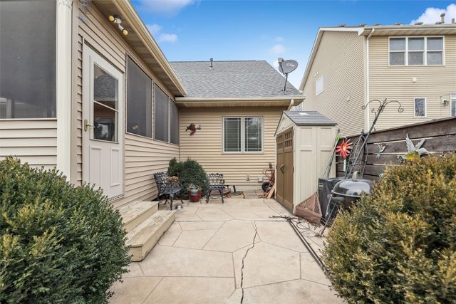 6805 Aubrey Court, Johnston, IA 50131
