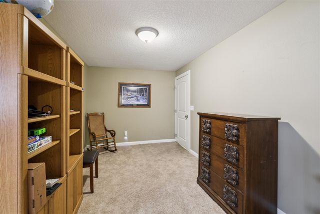 6805 Aubrey Court, Johnston, IA 50131