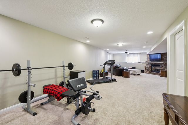 6805 Aubrey Court, Johnston, IA 50131
