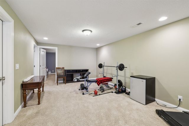 6805 Aubrey Court, Johnston, IA 50131