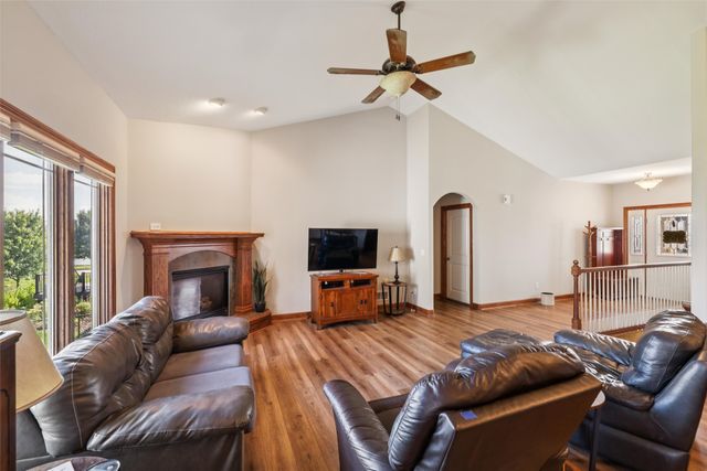6805 Aubrey Court, Johnston, IA 50131