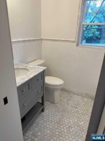 12 N Island Avenue, Ramsey, NJ 07446