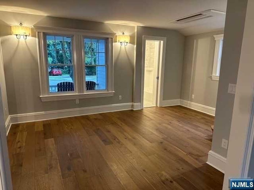 12 N Island Avenue, Ramsey, NJ 07446