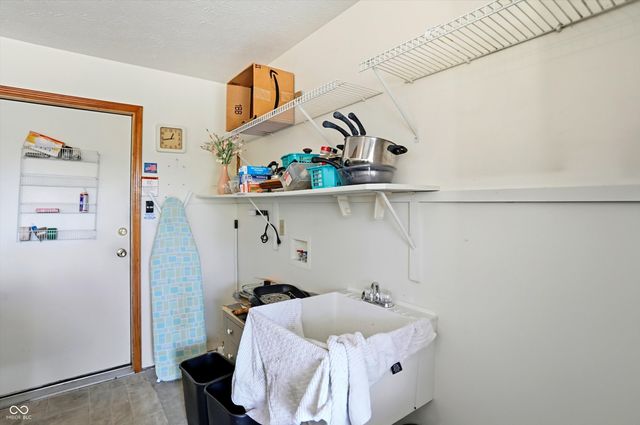 5535 Gateridge Lane, Indianapolis, IN 46237