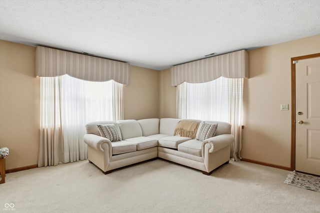 5535 Gateridge Lane, Indianapolis, IN 46237