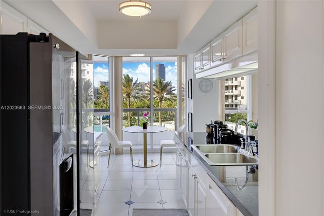 21205 Yacht Club Dr 701, Aventura, FL 33180