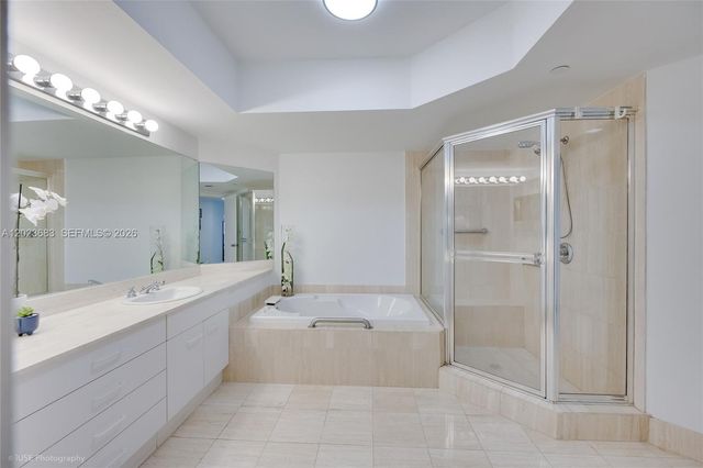 21205 Yacht Club Dr 701, Aventura, FL 33180