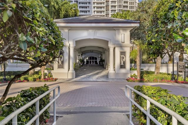 21205 Yacht Club Dr 701, Aventura, FL 33180