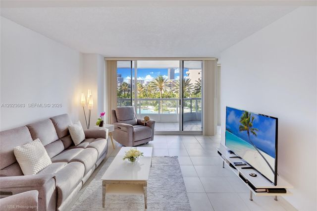 21205 Yacht Club Dr 701, Aventura, FL 33180