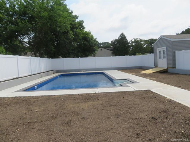 271 Washington Avenue, Patchogue, NY 11772