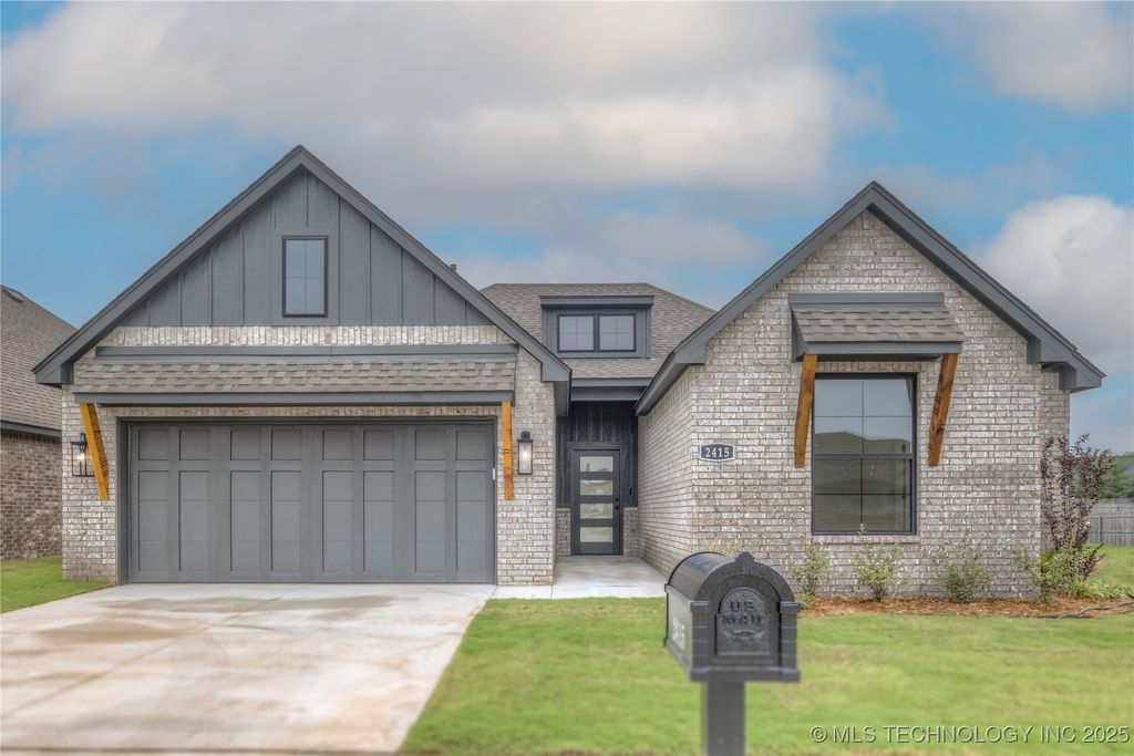 2415 W Madison Street, Broken Arrow, OK 74012