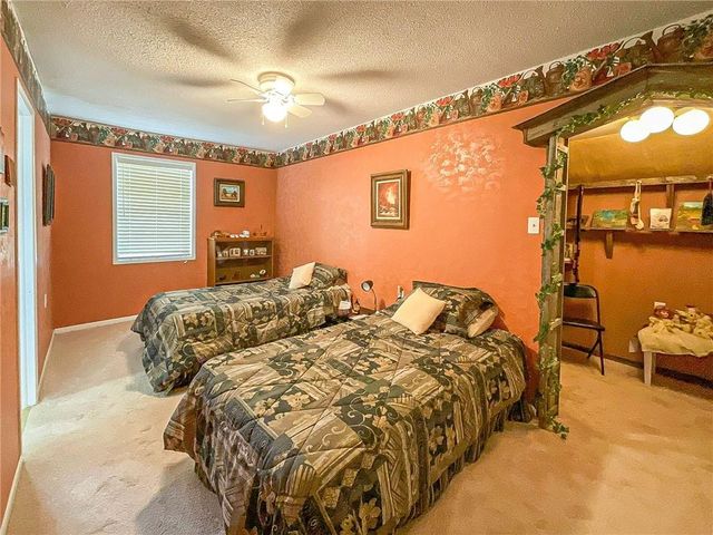 2614 Plaza Avenue, Sedalia, MO 65301