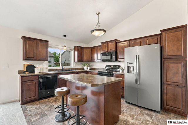 8802 N 160th Street, Bennington, NE 68007