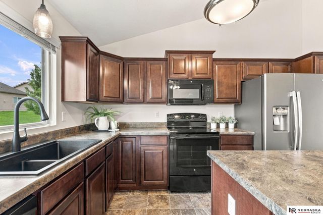 8802 N 160th Street, Bennington, NE 68007