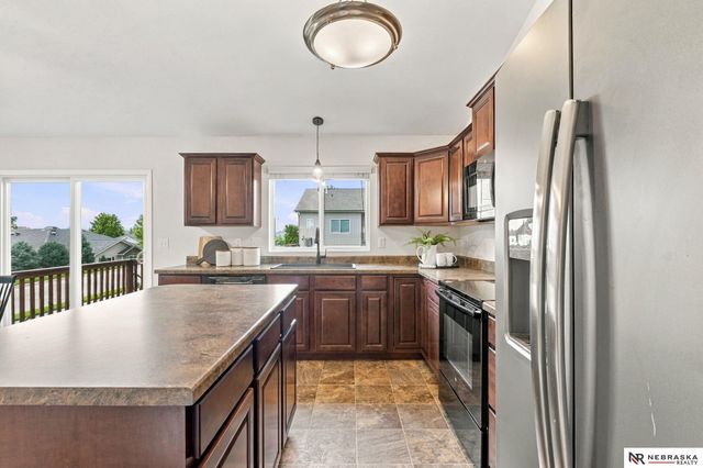 8802 N 160th Street, Bennington, NE 68007