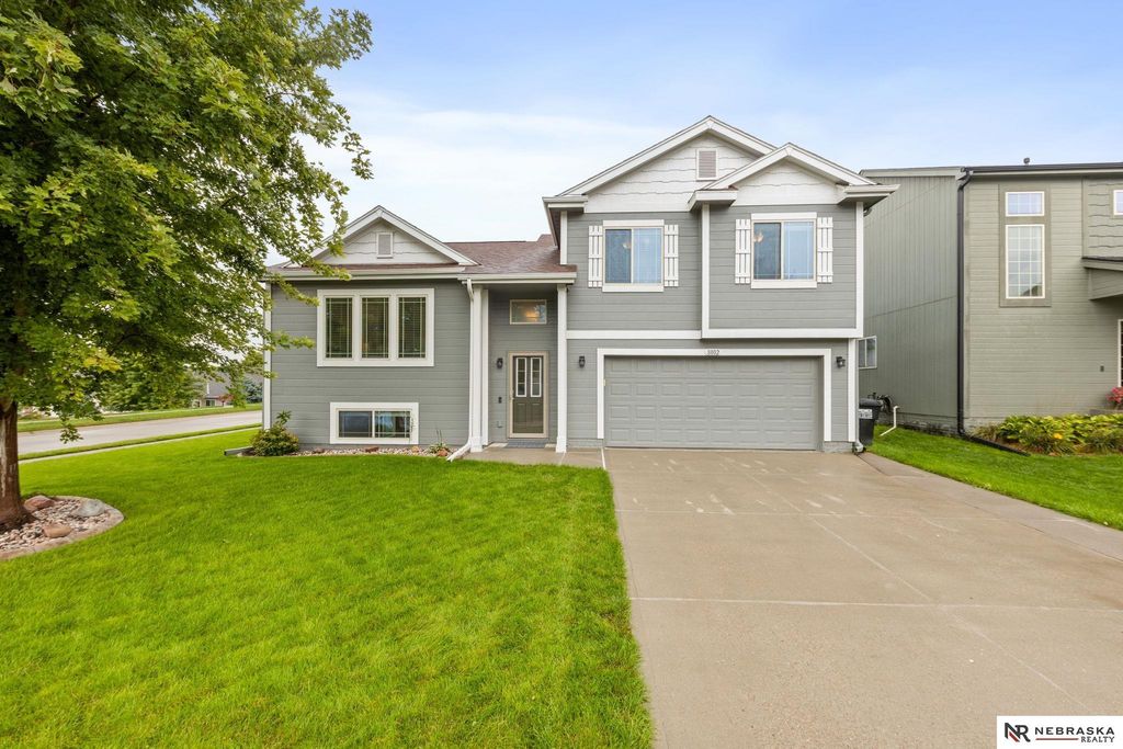 8802 N 160th Street, Bennington, NE 68007