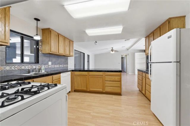 43300 43rd West, Lancaster, CA 93536