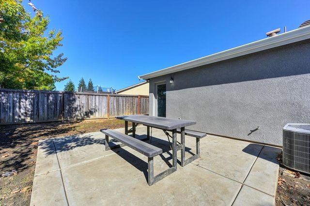 1440 Claridge Ct, Olivehurst, CA 95961