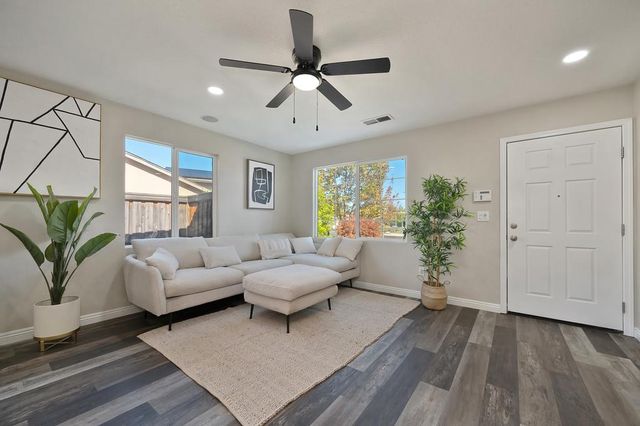 1440 Claridge Ct, Olivehurst, CA 95961