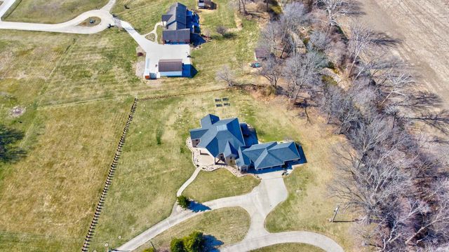 3406 E Douglas Drive, Vincennes, IN 47591
