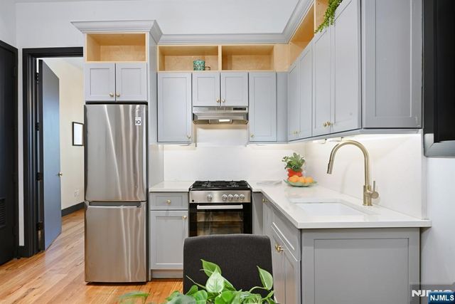 7 Saint Pauls 4r, Jersey City, NJ 07306