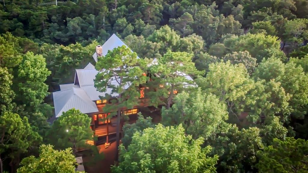 Image 2 of property listing at 145 Lake Bluff Lane, Broken Bow, OK 74728