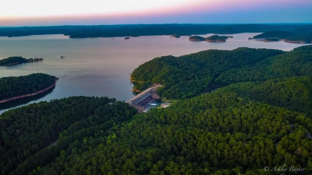 Image 12 of property listing at 145 Lake Bluff Lane, Broken Bow, OK 74728