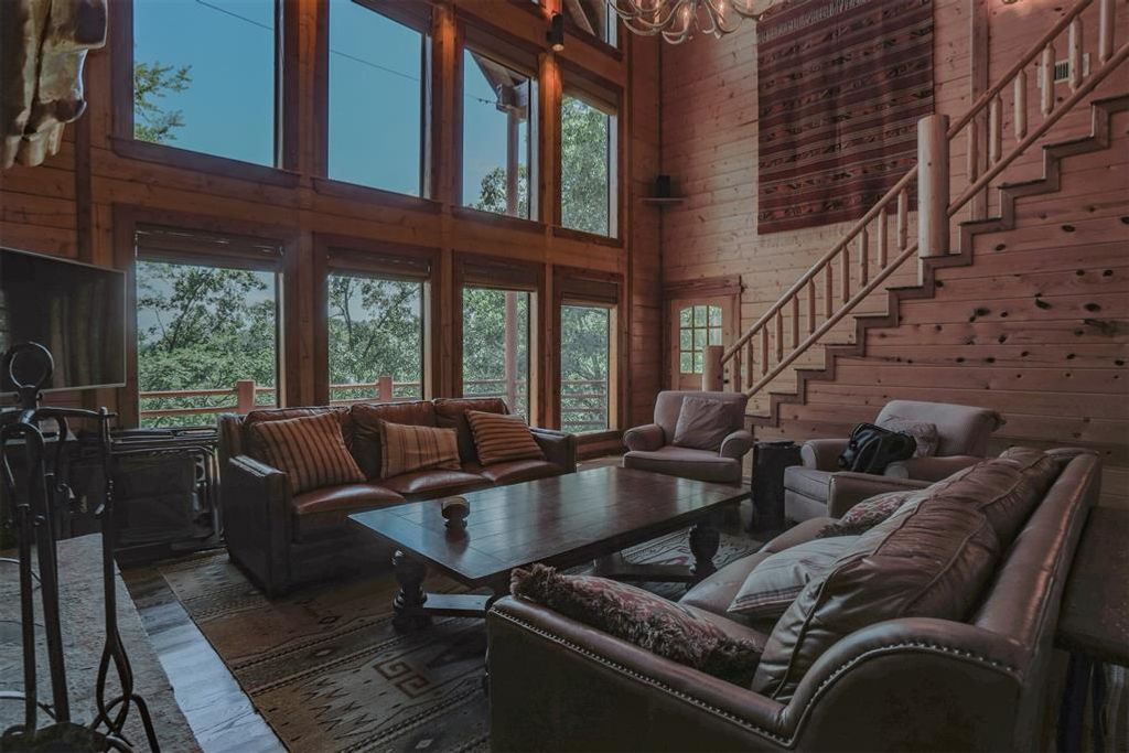 Image 16 of property listing at 145 Lake Bluff Lane, Broken Bow, OK 74728