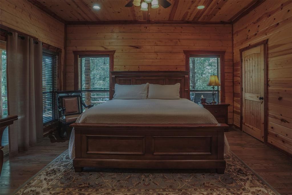 Image 17 of property listing at 145 Lake Bluff Lane, Broken Bow, OK 74728