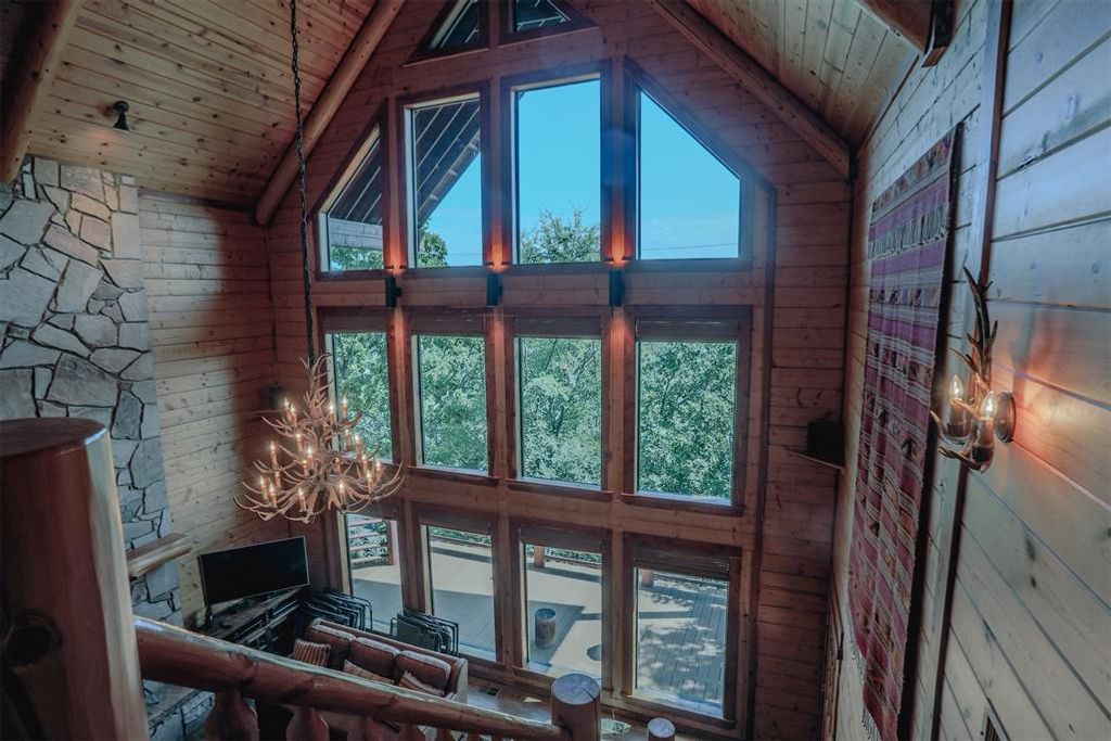 Image 21 of property listing at 145 Lake Bluff Lane, Broken Bow, OK 74728