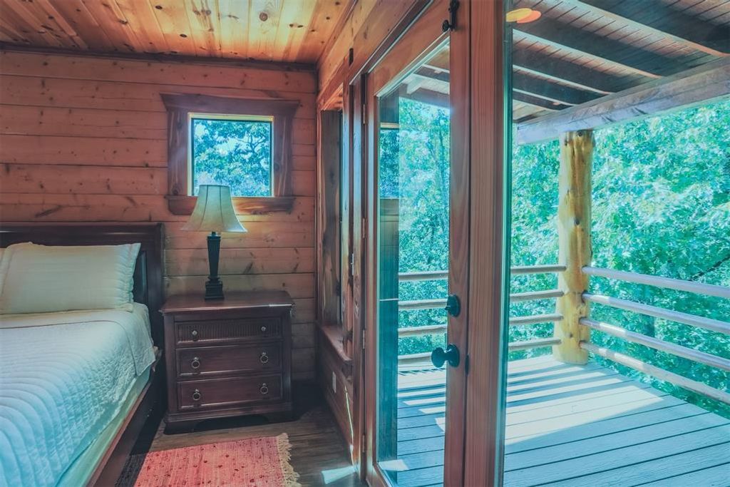 Image 24 of property listing at 145 Lake Bluff Lane, Broken Bow, OK 74728