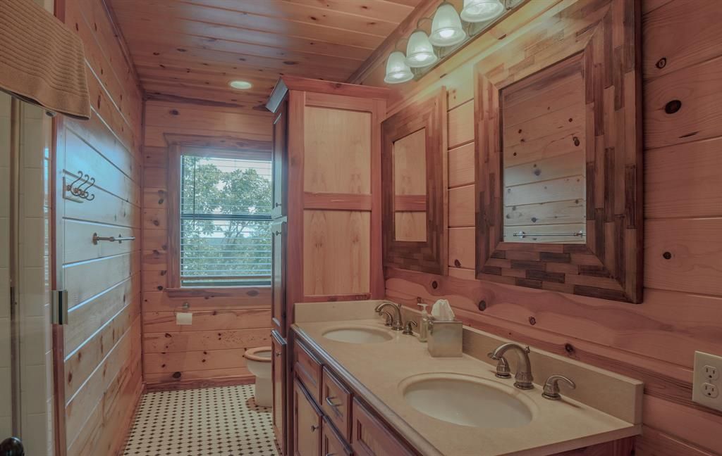 Image 28 of property listing at 145 Lake Bluff Lane, Broken Bow, OK 74728