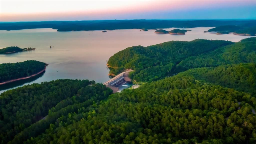 Image 4 of property listing at 145 Lake Bluff Lane, Broken Bow, OK 74728