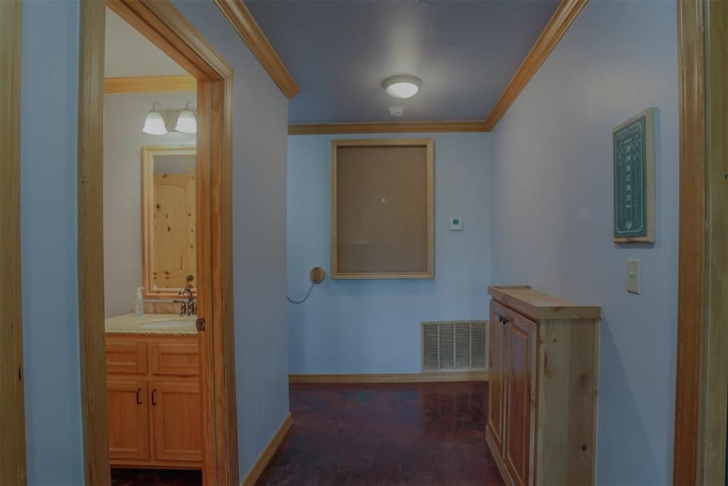 Image 34 of property listing at 145 Lake Bluff Lane, Broken Bow, OK 74728