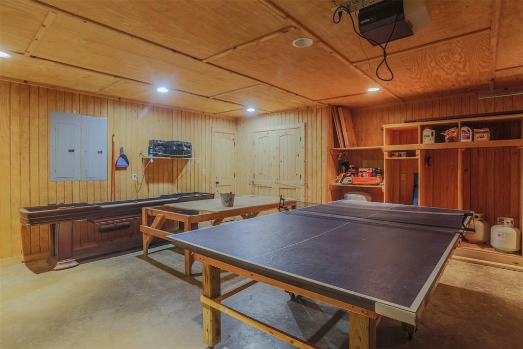 Image 38 of property listing at 145 Lake Bluff Lane, Broken Bow, OK 74728