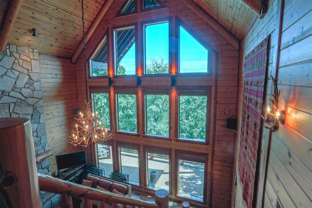 Image 39 of property listing at 145 Lake Bluff Lane, Broken Bow, OK 74728