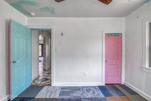 609 S St Charles Avenue, Joplin, MO 64801