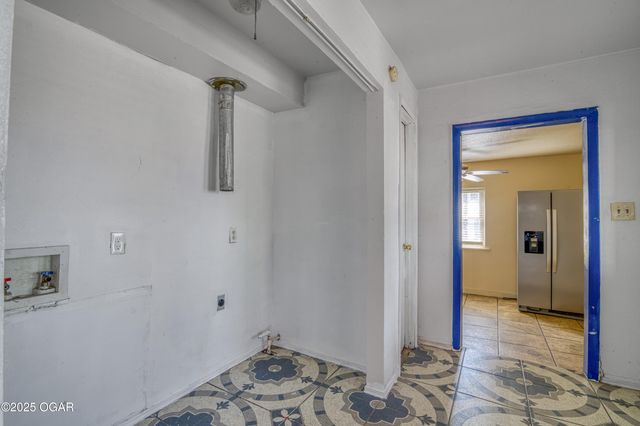 609 S St Charles Avenue, Joplin, MO 64801