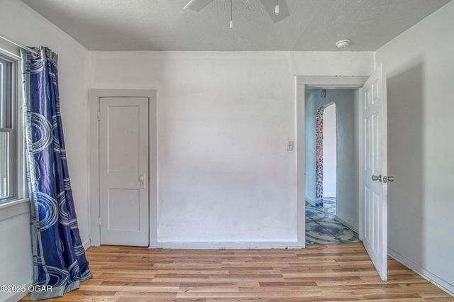 609 S St Charles Avenue, Joplin, MO 64801