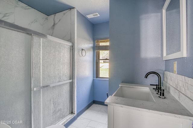 609 S St Charles Avenue, Joplin, MO 64801