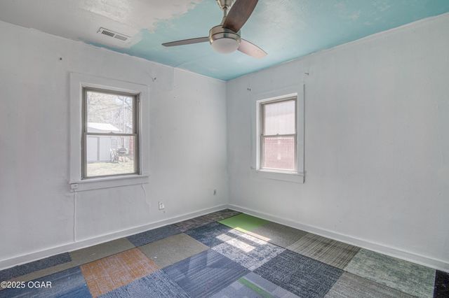 609 S St Charles Avenue, Joplin, MO 64801