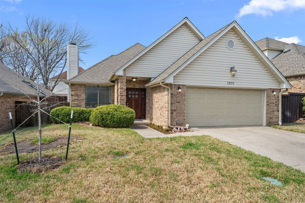 1205 Olde Towne Drive, Irving, TX 75061